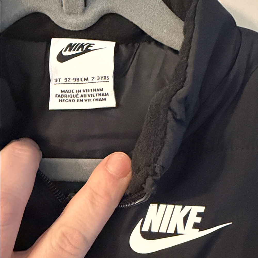Nike Toddler Black Puffer Vest, 3T - Picture 3 of 3